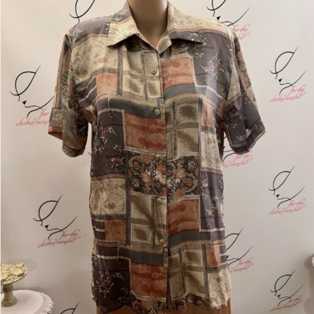 Stunt Petite. Bust 40". Size Large. Tunic. Floral Silk. Short Sleeve. B48.